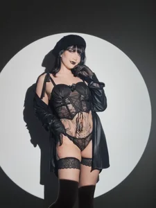 Lady_Roxane Just me 🖤 Pic 3