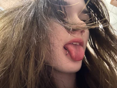 liana_kisses meow Pic 2