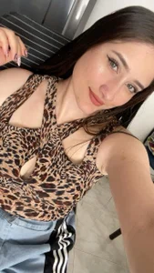 Anne_Lyla_ Public - {count, plural, one {תמונה אחת} two {שתי תמונות} many {# תמונות} other {# תמונות}}