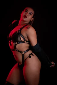 veronica_b07 Red Light Tease Pic 5