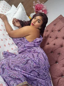 Darsha_Hara I see you little but I feel you a lot Bilde