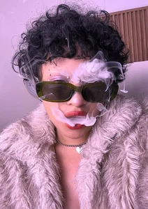 Alaska_deluxe Just me on my room Foto 6