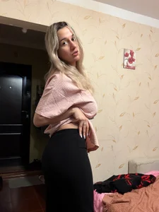 MaryBennetts Pusi reveals herself only under a heavy gaze slika 5