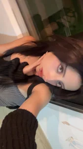 Zoeharper_ Public Pic 4