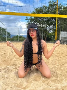 BriaConner_: Beeybol beach 🏐😋 ( 5 фото)