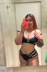 conniejames_mの"Come kiss me and make me sweat like never before!"🦋🔥の枚の写真