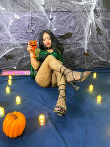 Trick, Treat, or Me?🎃💥 od KelseaDream  3 snímek