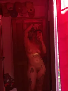 demimoore222 kullanıcısının 🛀💦 albümü -  2 fotoğraf