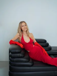 GabriellaOlsen red passion Foto 2