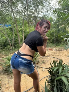 Naughty_Mature69 Public Pic 3