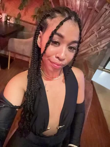 bella__honey In a nice restaurant🩷🥩 Pic 3