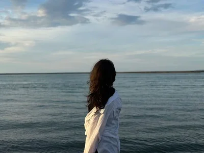 Flora_Ray Public Pic 5