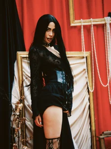 Amanda_River Romance with vampire Pic 2