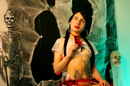 GabrielaBrowm “Bewitched and dangerous” Pic 5