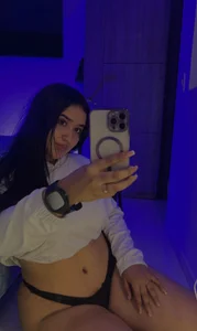 FoxySkye 🤍🤍 Pic