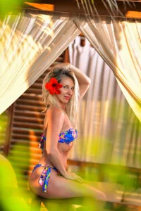 Wow right now de elza_mature Foto 3