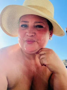 CurvyRosse_ beach breeze and sea Pic 5