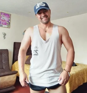 AlejoMoretti Yo - {count, plural, one {תמונה אחת} two {שתי תמונות} many {# תמונות} other {# תמונות}}