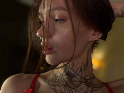 Selena_Sharp Selena can be different Foto 2