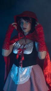SofiaGomez- kullanıcısının Little Red Temptation 🌹 albümü -  5 fotoğraf