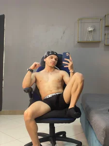 liam_es Let yourself be carried away by my temptation 😈 Pic 4