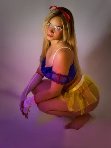 Olivia_Fox69 your pretty snow white Pic 6