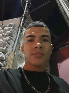Public od Dylan_Thiago_  3 snímek