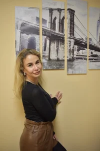 TiffanyThoughts Just me on my kitchen รูป  2