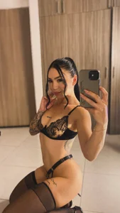 Violet_Harmon_ Public Pic