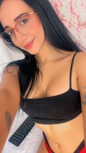 Come closer... I have words that are best enjoyed by the ear and caresses that are not said, they ar de UrNewFantasy  2 Imagens