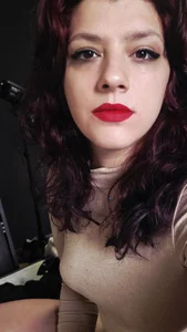 LaraSmoking's XXX Nude Photo 1