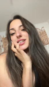 Missis_Sofiia Public টি ছবি