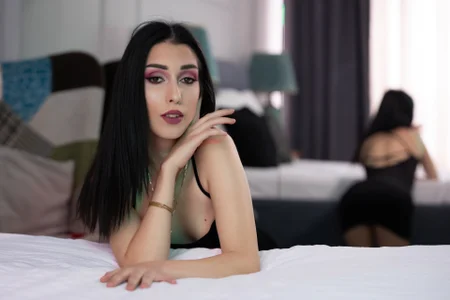 AishaHummer Lots of 💓  6টি ছবি