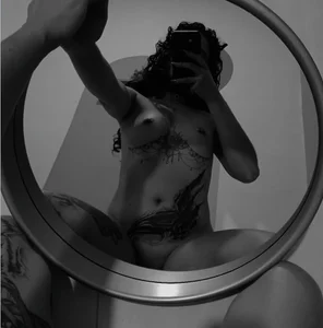 Julieta_dol me and a mirror slika