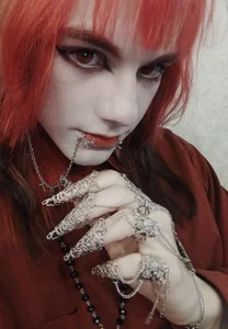 red vampire de cynro  2 Imagens