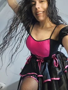 _MissCarla23_ Hi honey  2টি ছবি