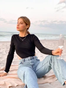 EmiliaLeuze Public Pic 6