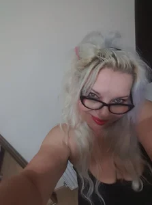 SonyaHotMilf Public Pic 2