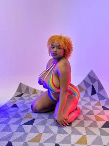 NiiaMoore I like the colorful life more 🌈 !!! Immagine  3