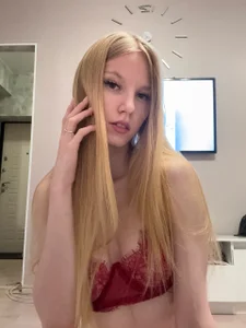 Cutieblondegirl Public Foto 5