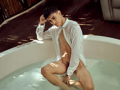 Dani_mc1 an afternoon in the jacuzzi Pic 6