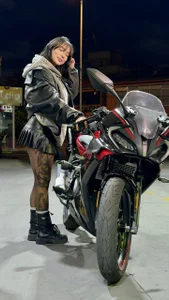 lau_star Biker girl 🌸😘😎 - {count, plural, one {תמונה אחת} two {שתי תמונות} many {# תמונות} other {# תמונות}}