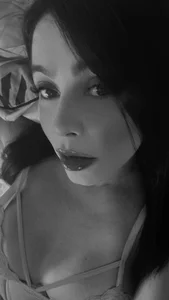 _kathaLopez_ Black and White 🤍🖤😻 Pic 4