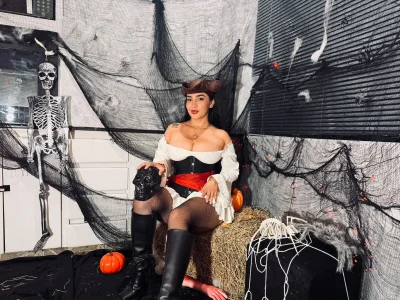 Scarlet_Reyes happy halloween 🎃💀🎀 - {count, plural, one {תמונה אחת} two {שתי תמונות} many {# תמונות} other {# תמונות}}
