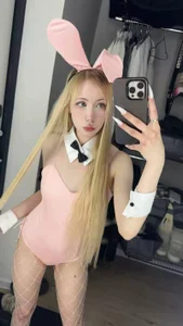 UWU_flowerWho would you like to see me next? Bild