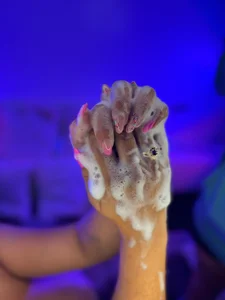 KendalMilleer Pleasure in your hands 😋 Gambar 3