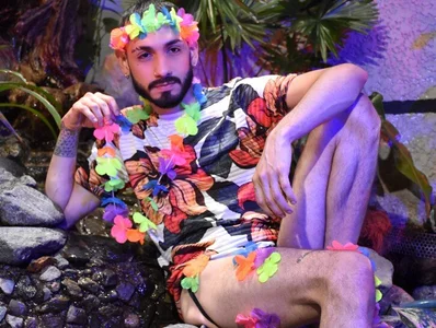 JACKMARCKOS Sexy Hawaiano  7টি ছবি