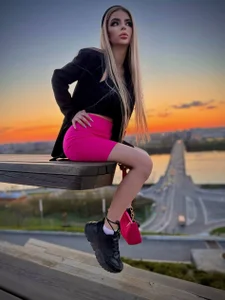 MelanieWalker Public Immagine  8