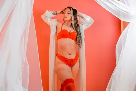 Red goes with everything! 🥴💖 de Laurent_elis  3 photos