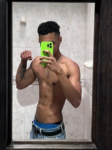 JulienSaint Selfie of the friday! 😈🍃 Pic 2